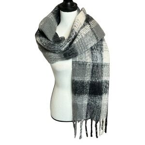 Jack & Missy Oversized Scarf Black Gray Cream Plaid Fuzzy‎ Wrap Scarf Tassels